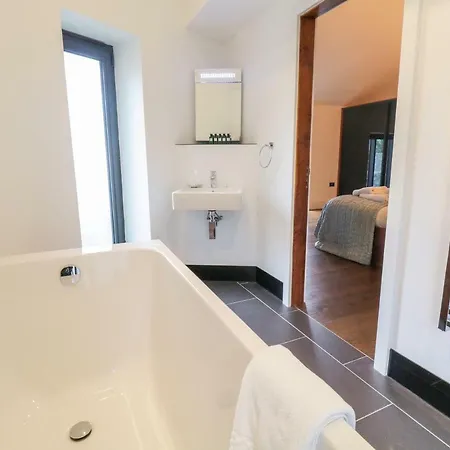 Lakeside At Louper Weir Windermere